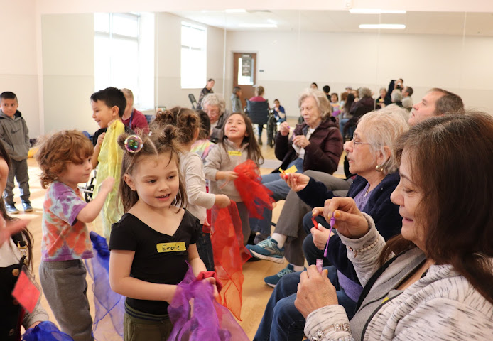 Neighborhood House by null