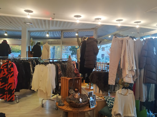 SISTERS fashion & style Logo