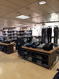 Photo n°25 de C&A à Grenoble (Magasin de vêtements pour femmes)