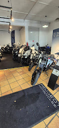 Photo n°15 de Gandi moto - Peugeot scooters - moto - électrique véhicules neuf - d'occasion à Lyon (Concessionnaire de véhicules à moteur)