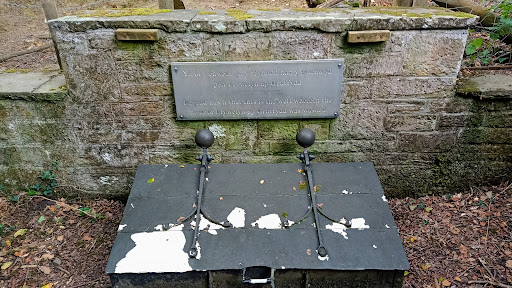 Llywelyn Monument - Thumbnail
