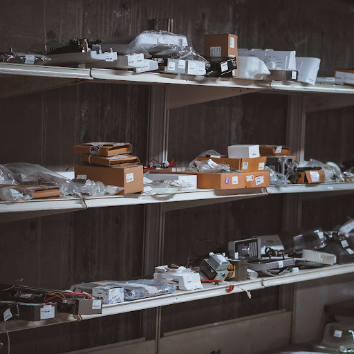 Votre électroménager montre des signes de fatigue ? Entre un frigo bruyant, un lave-linge capricieux ou un four qui chauffe mal, il est peut-être temps de penser à les remplacer. Investissez dès maintenant dans des appareils fiables et performants. Venez nous rendre visite à Pulsat Espace Mozac à Malauzat ou appelez-nous au 04 73 38 36 17 pour des conseils personnalisés.