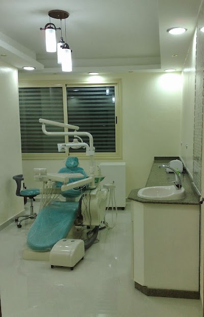 Photos of D / Ahmed Osman to evaluate and cultivate and Cosmetic Dental Clinic