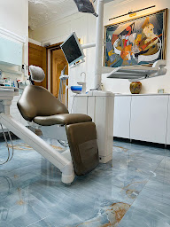 Photo n°1 de Dr Loic COURTOIS à Paris (Dentiste)