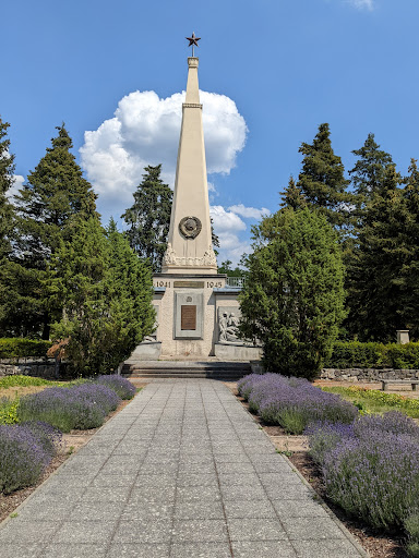 Soviet Memorial - Visual