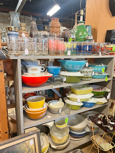 Waterford Antique Market Gallery - Canada