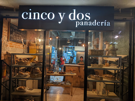 Cinco y Dos Panadéria