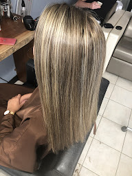 Photo n°25 de Epitete Morgane à Hennebont (Perruquier)