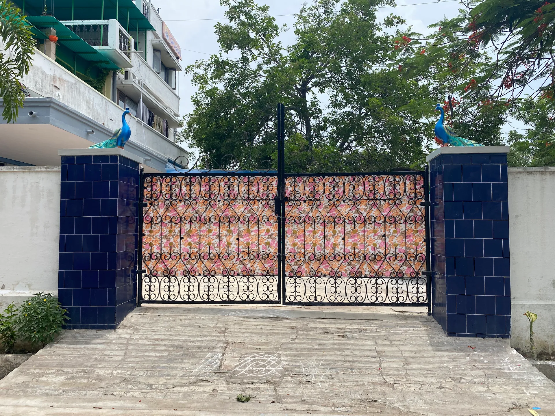 SS RESIDENCY, A/C Dormitory & A/C Rooms.