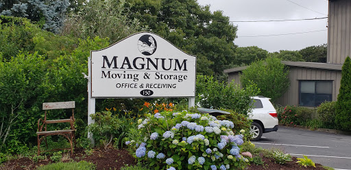 Magnum Moving & Storage Logo