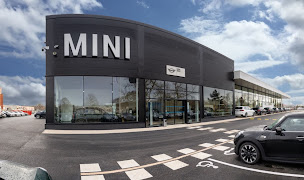 Photo n°1 de MINI Store Saint-Merri Compiègne Gueudet 1880 à Compiègne (Vendeur de voitures d'occasion)