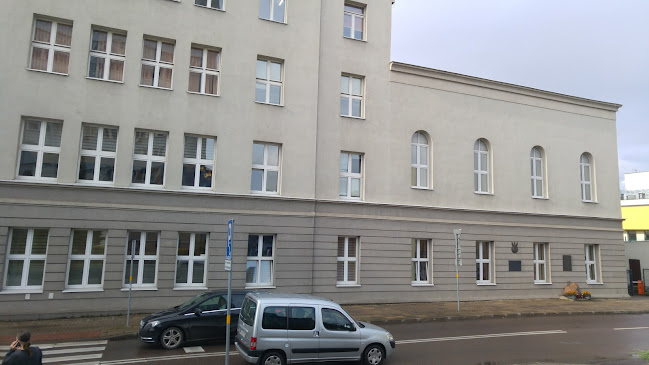 Comentarii opinii despre III Liceum Ogólnokształcące im. K. K. Baczyńskiego w Białymstoku