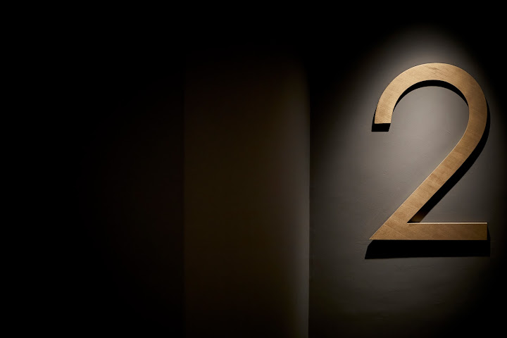 L & H Latina by null