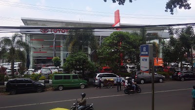 Photos of Toyota Auto2000 Sukun Malang
