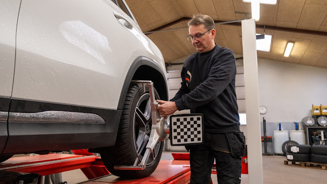 Opinii despre First Stop Ikast Dæk og Udstødning Aps în Herning - Autoværksted