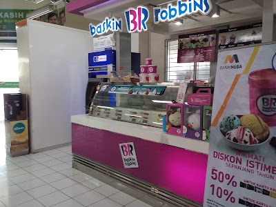 Photos of Giant Supermarket Kota Baru Parahyangan
