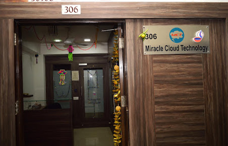 Af1qipogrlucbv9xverqaogcusetspx9speqtbiq1sny=s452 K No