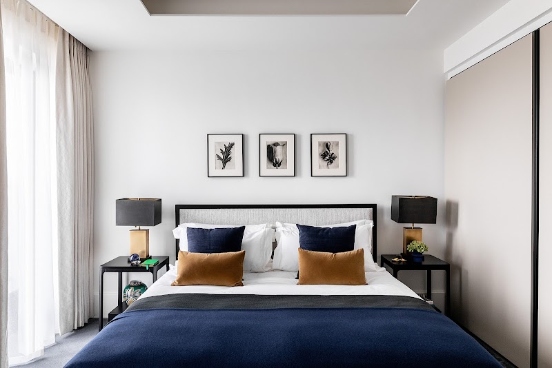 ONE LANCER SQUARE W8 4AX photo 2