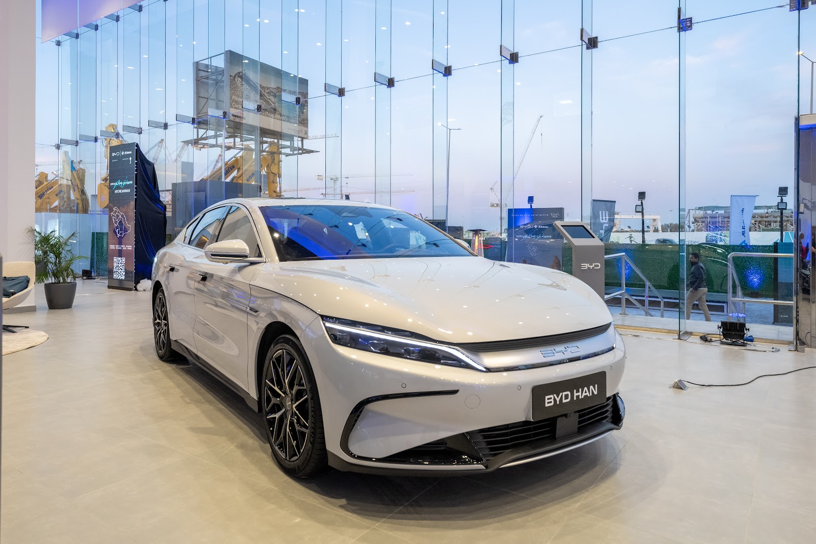 BYD Dhahran Showroom - صورة 2