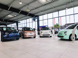 Photo n°16 de Fiat Espace Davis à Évreux (Vendeur de voitures d'occasion)