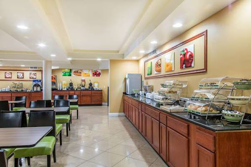 Quality Inn & Suites Middletown - Newport - Thumbnail