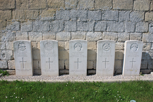 commonwealth war graves nécropole nationale compiegne-royallieu - Thumbnail