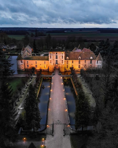 Château de Villiers-le-Mahieu by null
