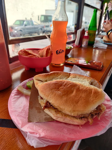 Lonches o Tortas Chamel Logo