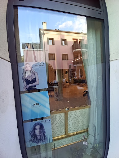 Punto d’impatto parrucchieri Gallery - Italy