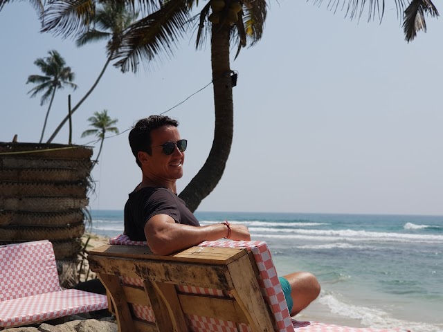 Follow the White Rabbit - Restaurant