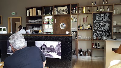 Photos of Becher Gare Restaurant - Caf&eacute;