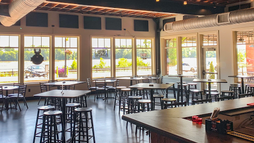 Bud's American Pub