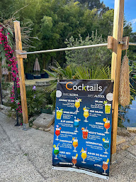 Photo n°27 de L'embarcadère de kayak vert à Fontaine-de-Vaucluse (Marchand de glaces)