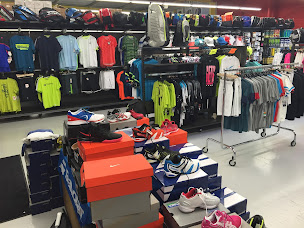 Photo n°29 de Tennis Compagnie à Corbeil-Essonnes (Magasin de tennis)