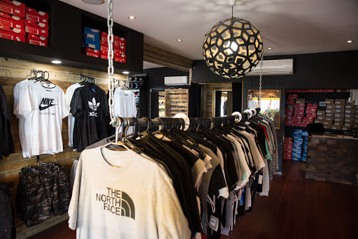 Trainers store - Visual