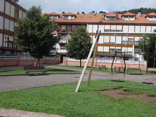 Parque Infantil Santiago de Cartes.
