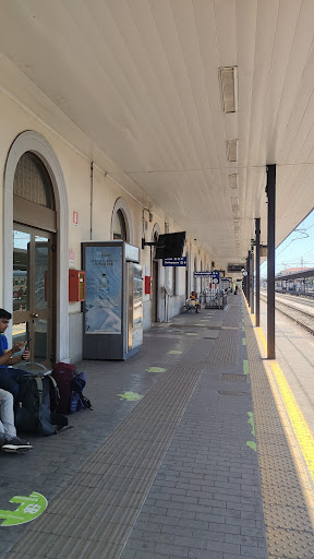 RADIOTAXI UDINE- TELEFONO C/O STAZIONE FF.SS - Thumbnail
