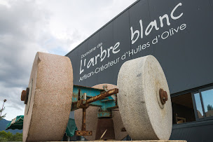 Photo n°21 de Domaine de l'Arbre Blanc à Saint-Génis-des-Fontaines (Magasin)