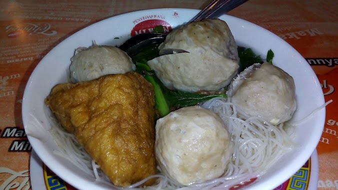 Bakso Charles, Author: Helma Gertrud Noelik