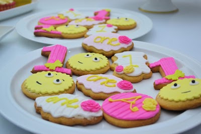 Photos of Pink Swirl Cakes Negombo