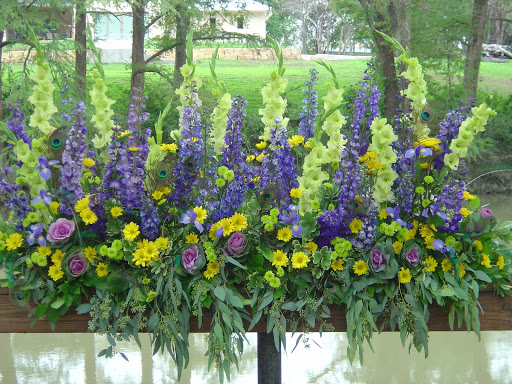 Comal Flower Shop on The Plaza - Thumbnail
