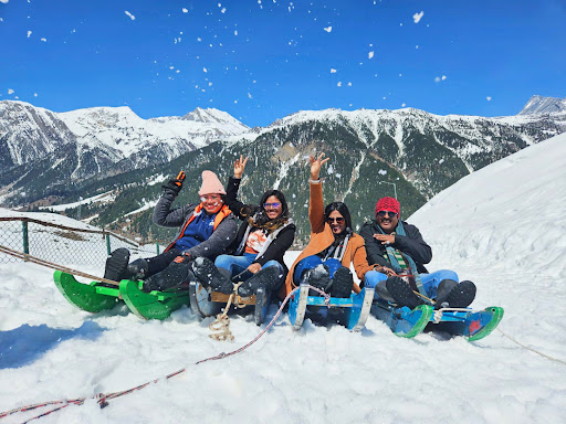 BnB Network Travels এর সঙ্গে সম্প্রতি #Kashmir ভ্রমণ করলেন Ms. Monisha Mondal এবং family  . post image