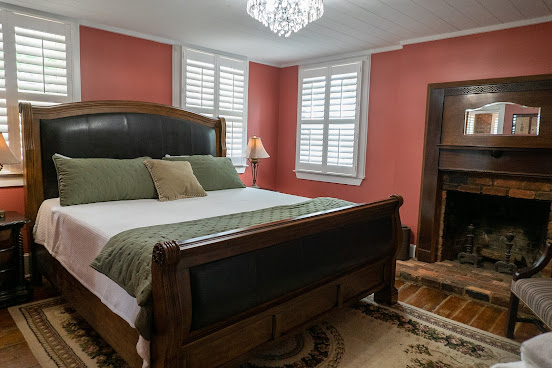 Dahlonega Inn On Main by null