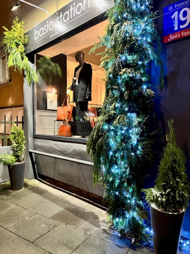 Basic Station Concept Store