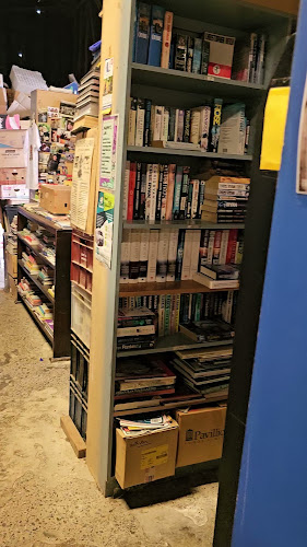 Reviews of Chertsey Book Barn in Ashburton - Shop