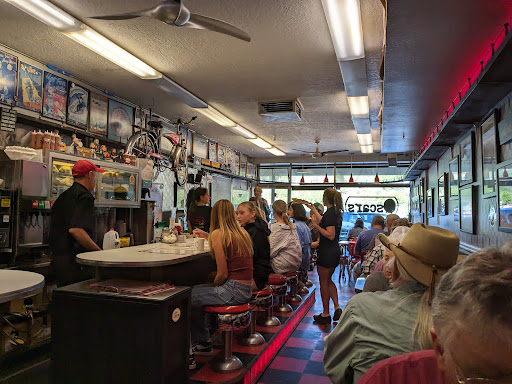 Oscar's Cafe - Visual
