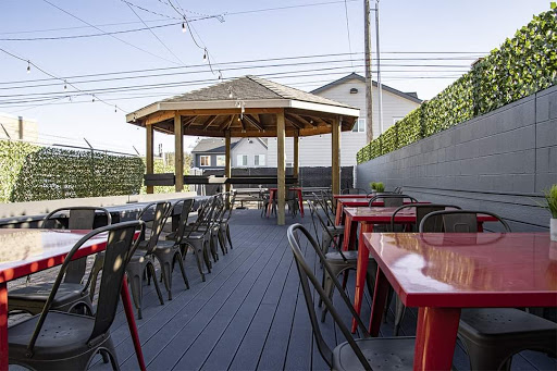 Checkerboard Pub - Visual