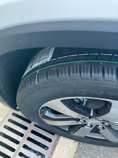 Roadside assistance near me, Arlington VA, UberRoadsideHelp! Jump start, car lockout, fuel delivery, flat tire repair,change! - Thumbnail
