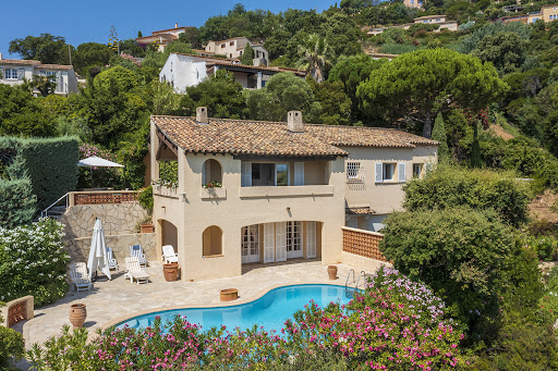 La Conciergerie de Cavalaire: villas,appartements,maisons de vacances,standing,piscine,proche plages,Cavalaire,Var - Thumbnail
