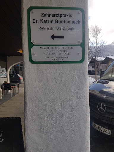 Dr. Katrin Buntscheck - Visual